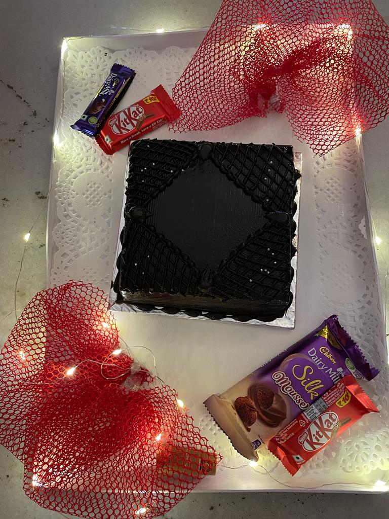 Birthday Cake : Chocolates & Cake Combo Indiaflorist247
