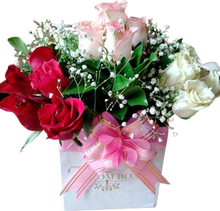 Load image into Gallery viewer, Box flower bouquet with 16 roses best Gift for birthday I-FBO
