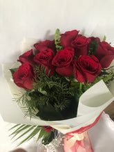Load image into Gallery viewer, Send flower bouquet online Best gift for birthday Roses for your valentine 10 ROSES I-FBO
