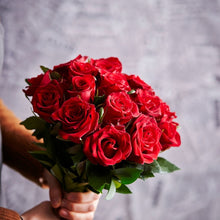 Load image into Gallery viewer, Valentine&#39;s Day Special - 15 Red Roses Flower Bouquet I-FBO

