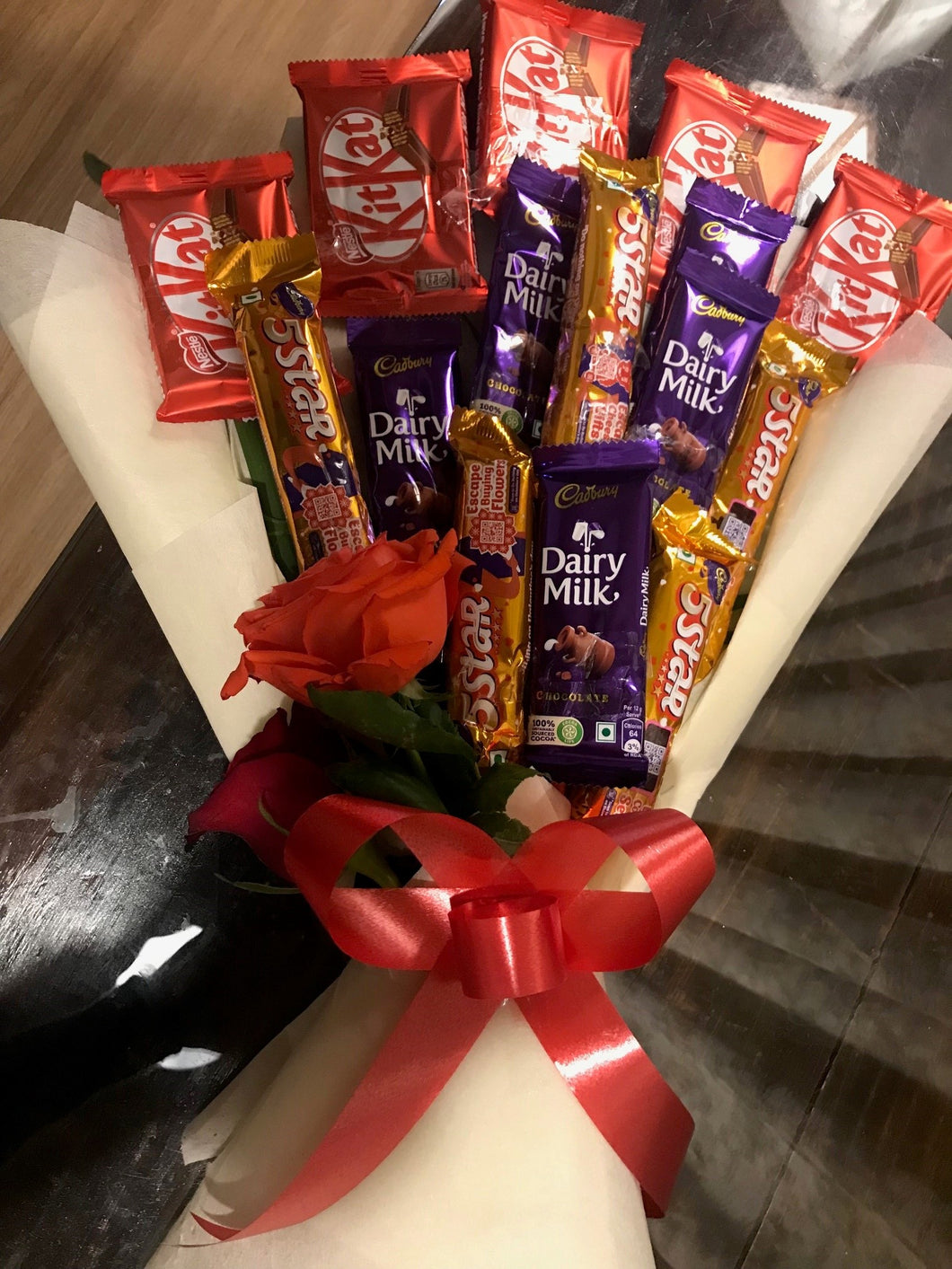 Chocolate gift bouquet hamper for same day delivery in India at best prices C-FCB