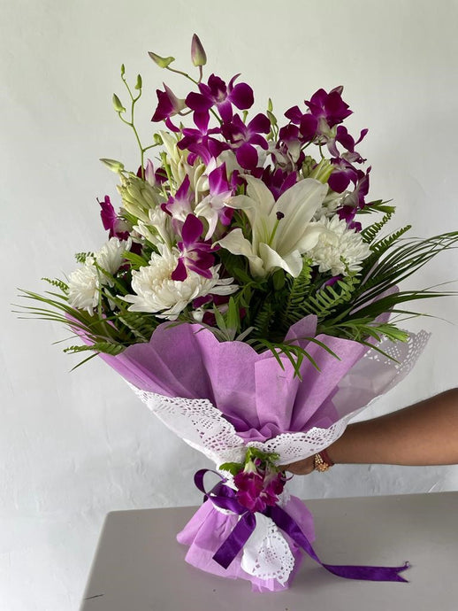 Send online for Sympathy Condolence fresh white flower delivery same day I-FBO