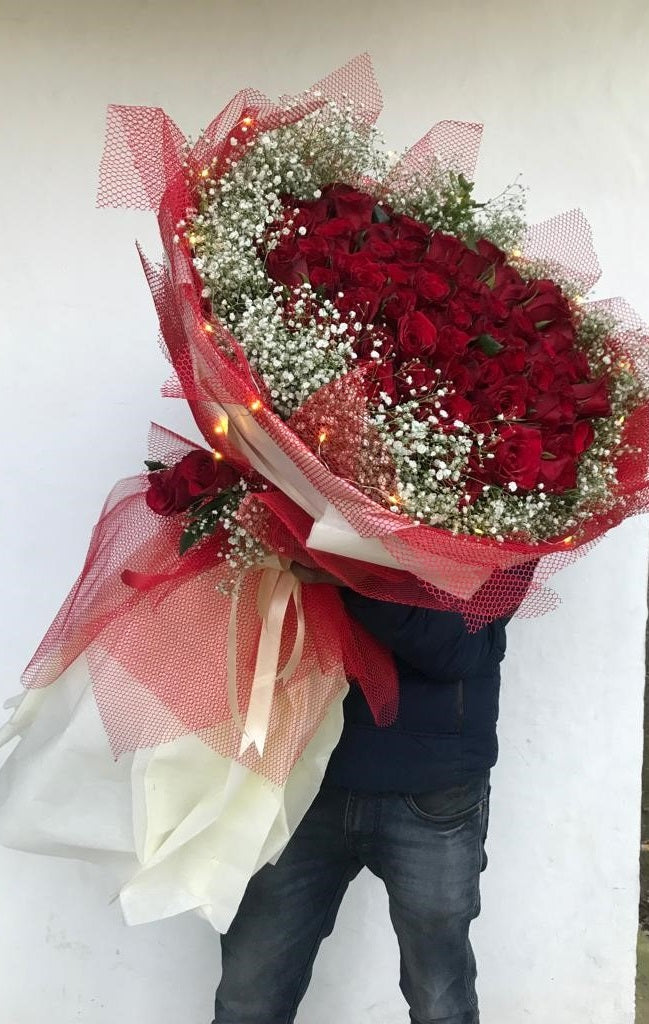 FLOWER BOUQUET WITH GIFT - Candy Wrap